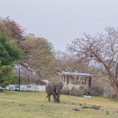 Musungwa Safari Lodge Shanjungu Buitenkant foto